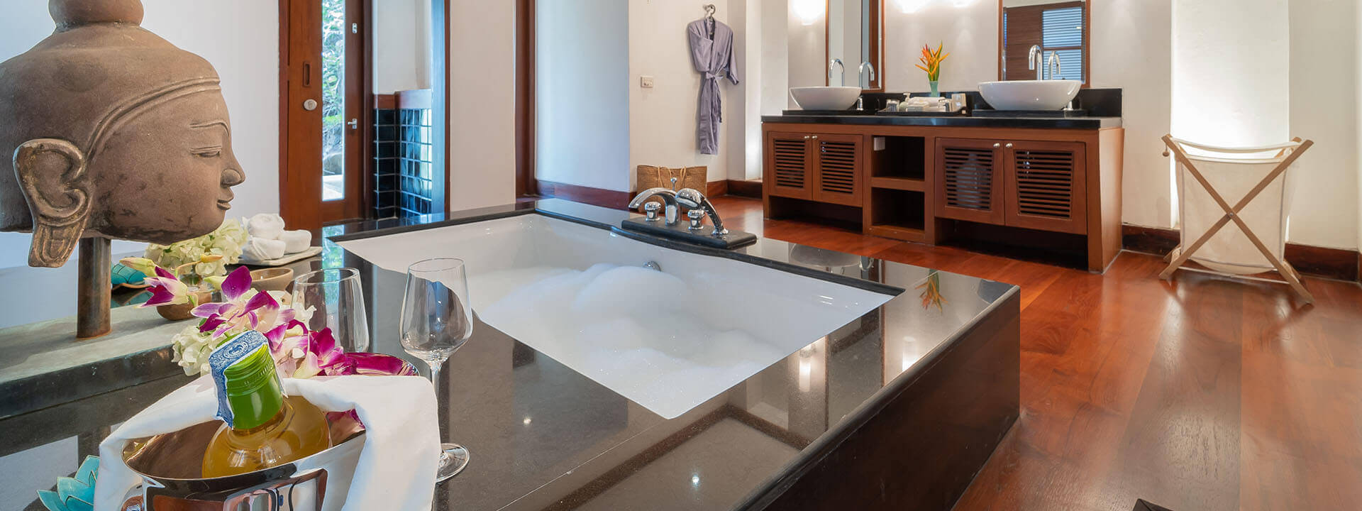 Villa Chada - Mini master suite ensuite bathroom preview